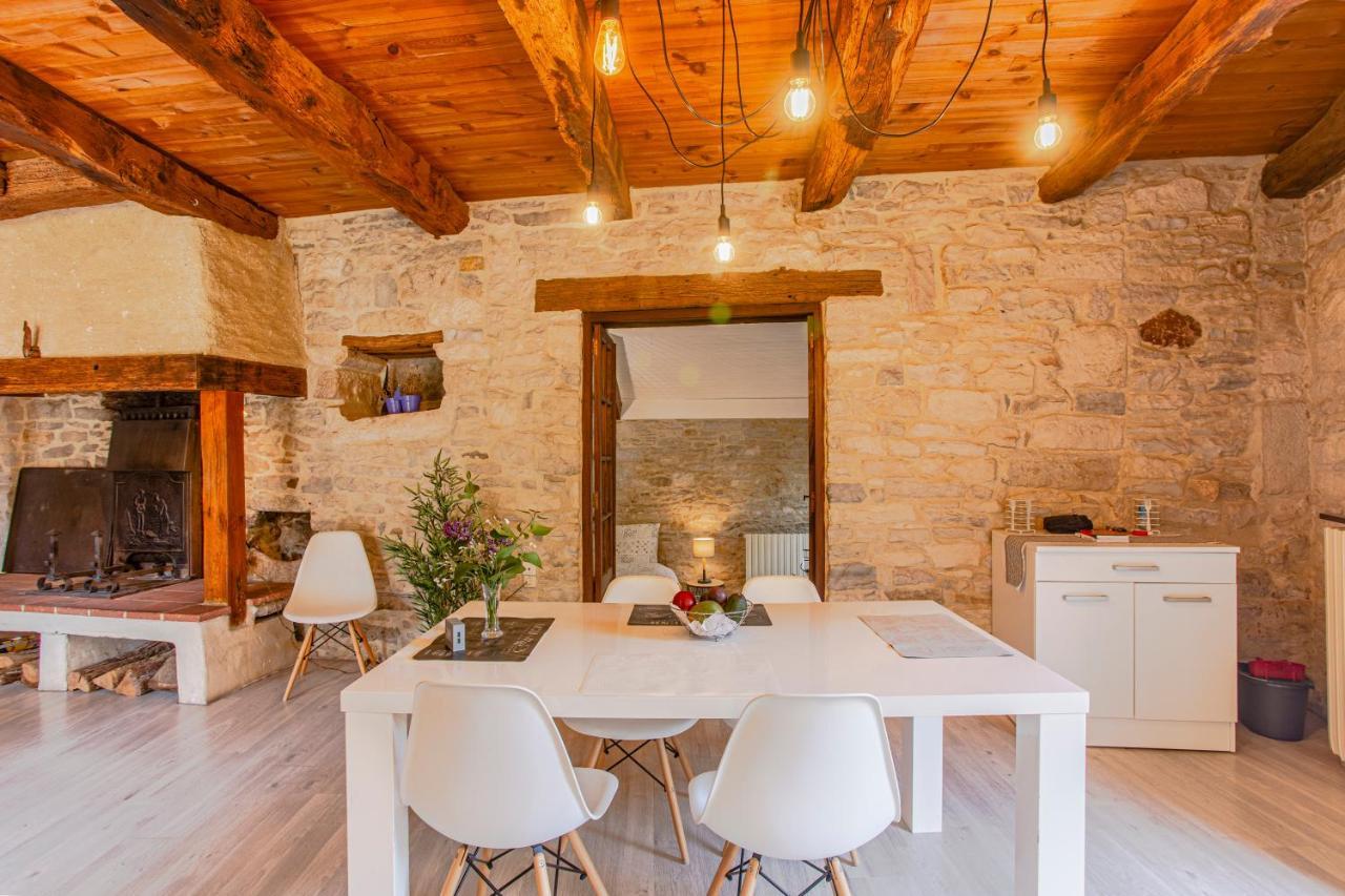 Maison En Pierres Au Coeur Du Village Medieval De Villeneuve 외부 사진