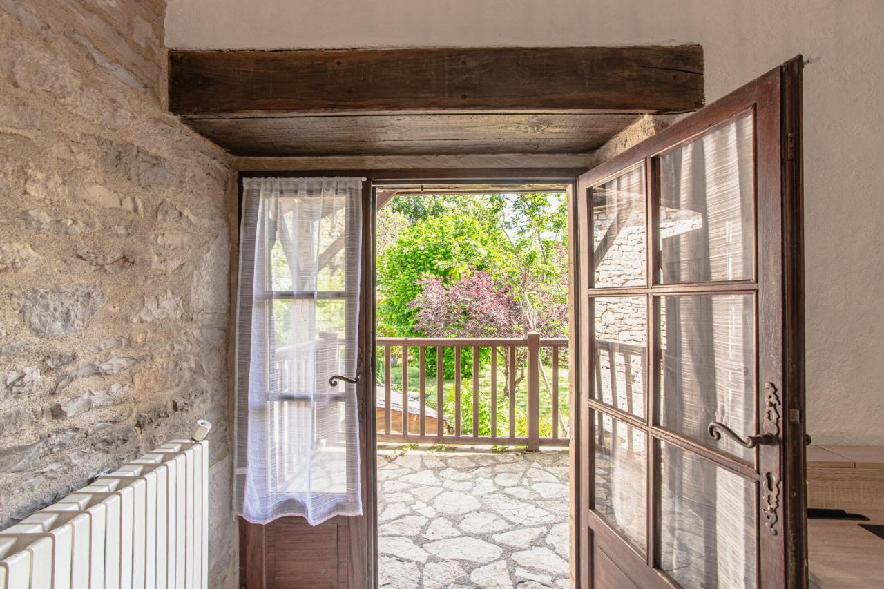 Maison En Pierres Au Coeur Du Village Medieval De Villeneuve 외부 사진